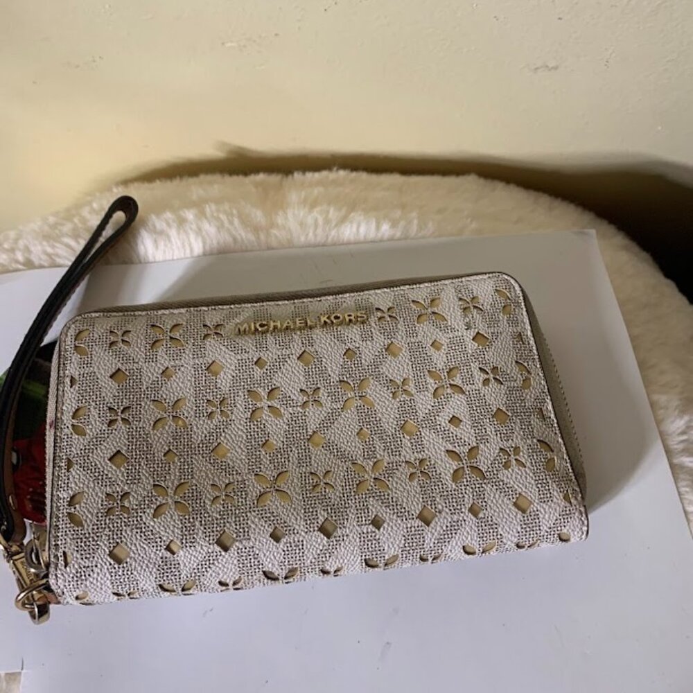 MK White Wallet